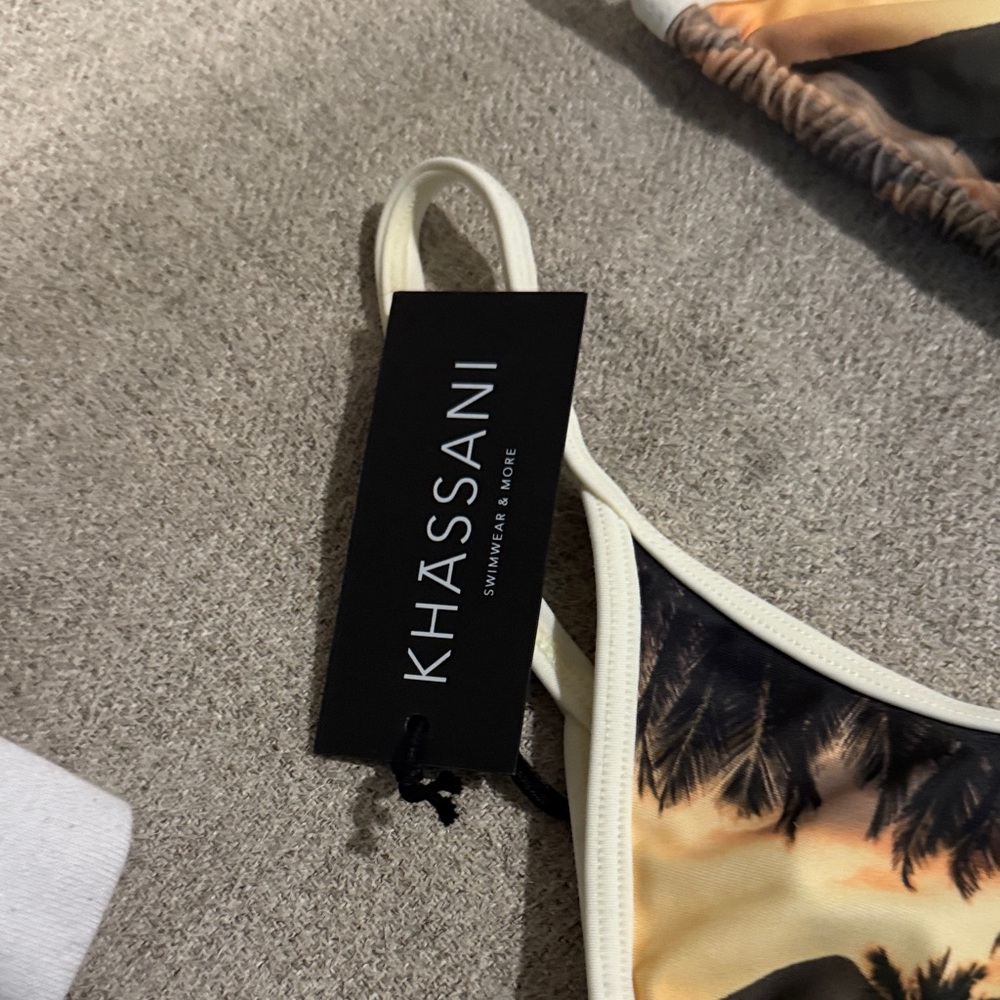 Women's Tropical Print Bikini - Picture 2 of 4